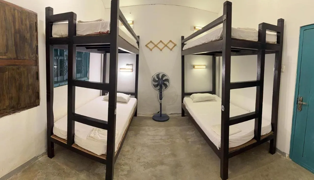 Browns Beach Overnight Negombo Hostel